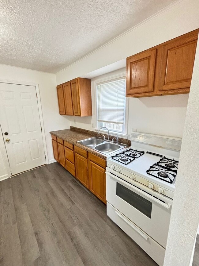 Foto del edificio - 418 N High St