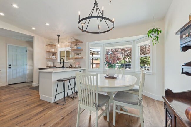 Building Photo - 8665 Strutter Way