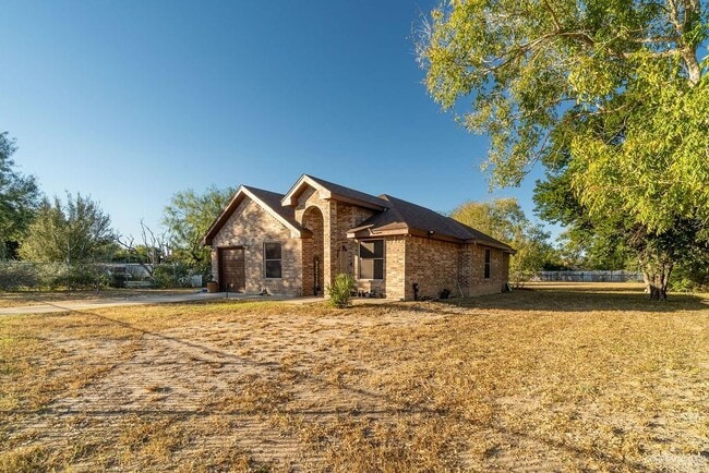 Building Photo - 17 Greenland Cir S