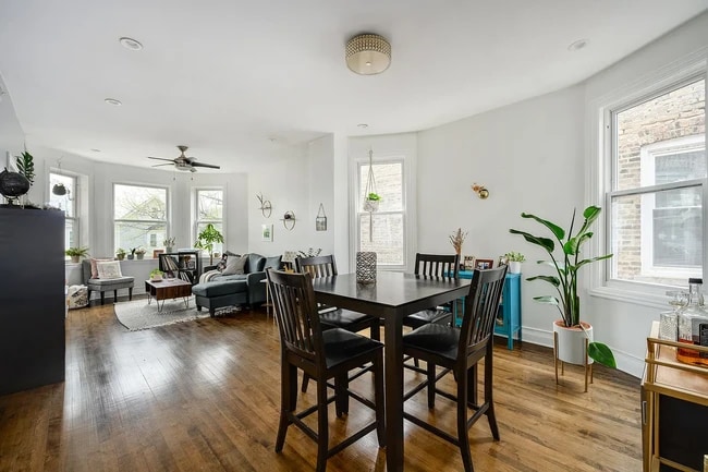 Foto del edificio - 3244 N Hamlin Ave