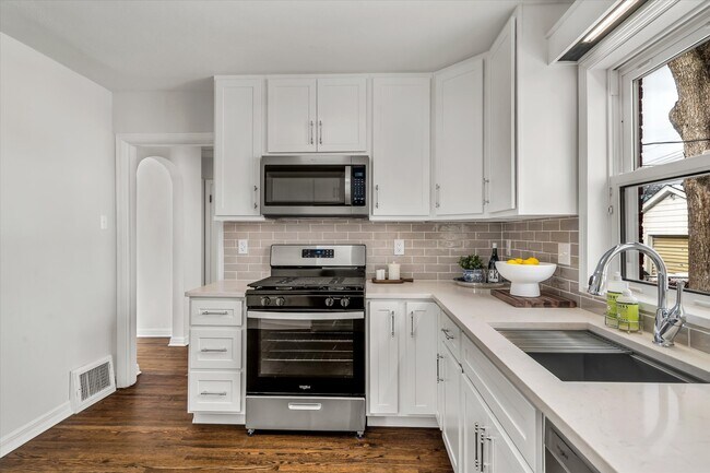 Foto del edificio - 4333 Schirmer St