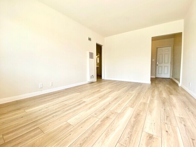 Foto del edificio - 8767 Valley Blvd