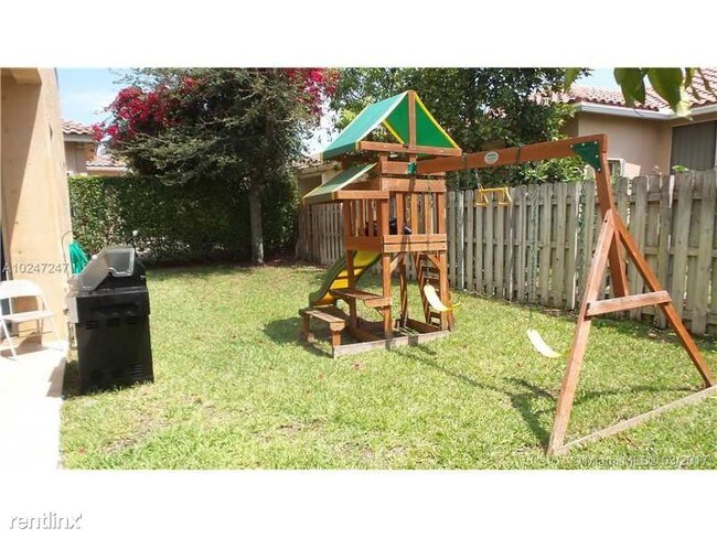 Building Photo - 3817 SW 167th Ter