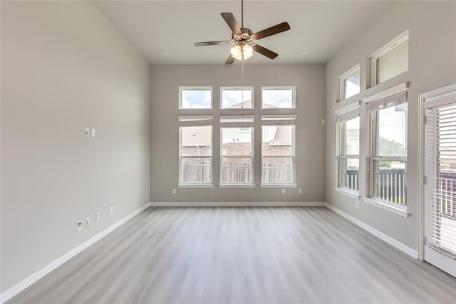 Building Photo - 505 Palmilla St