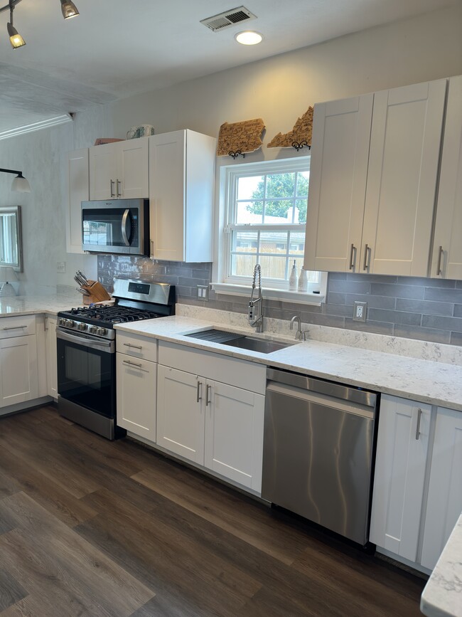 Building Photo - 8133 Redmon Rd