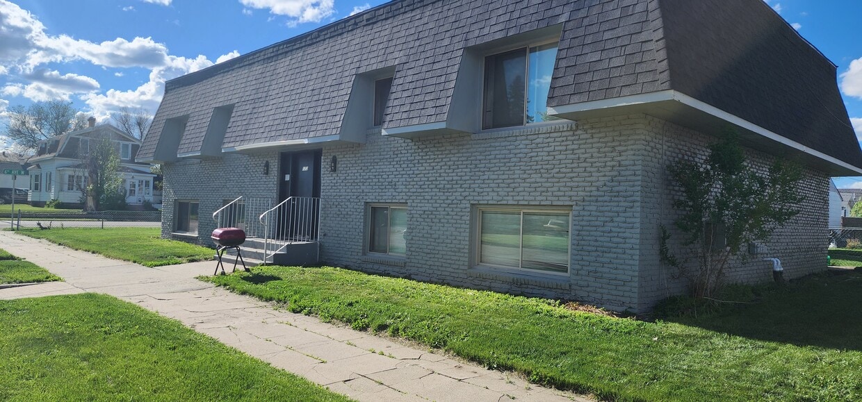 Foto principal - 522 5th St W