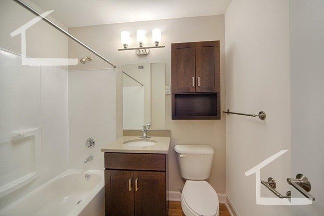 Building Photo - 12 Lawrence St