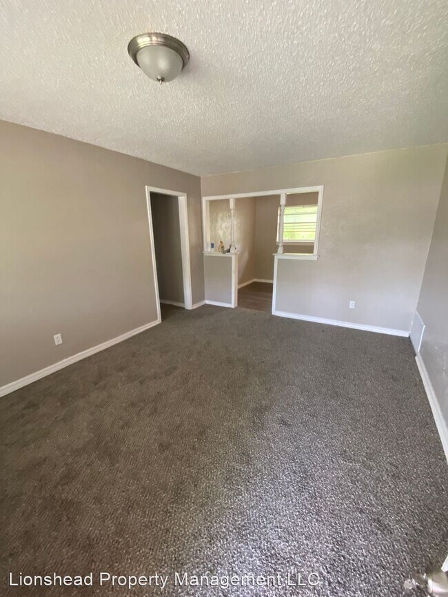 Building Photo - 4 br, 1 bath House - 904 Hunting Horse Trial