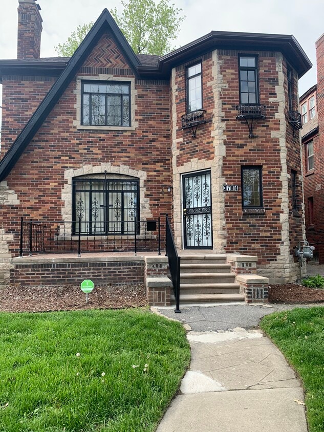 Primary Photo - 3784 Cortland St