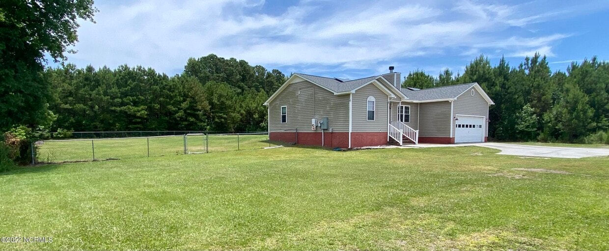 737 Queens Creek Rd, Hubert, NC 28539 House Rental in Hubert, NC