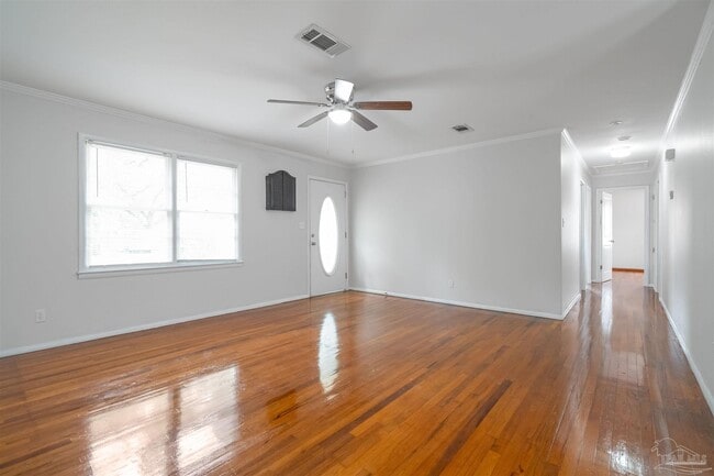 Building Photo - 118 Czar Ln
