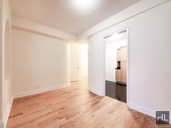 Building Photo - SPACIOUS Midtown East 2 Bedroom - WON'T LA...