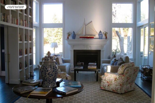 Foto del edificio - 12 Locust Woods Dr