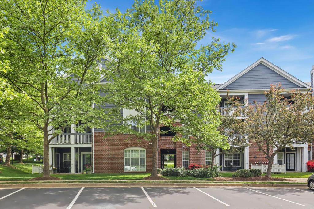 Photo - 20273 Beechwood Terrace, unit 202