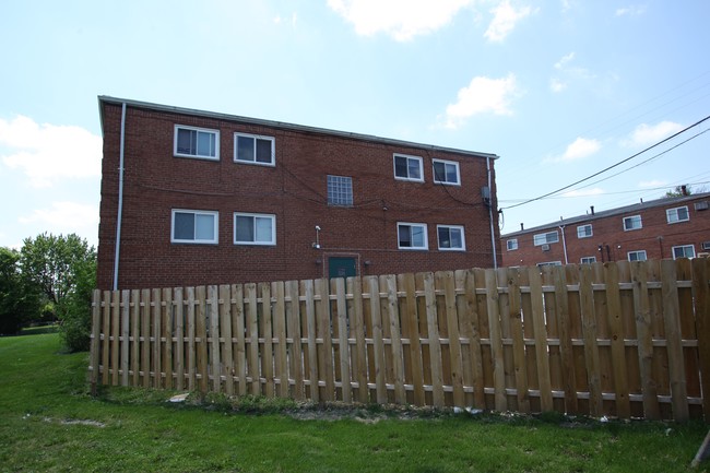 3670 Building/New Fence - 3656 Seabrook Ave