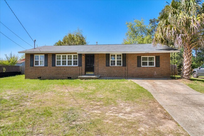 Building Photo - 2061 Fernwood Cir