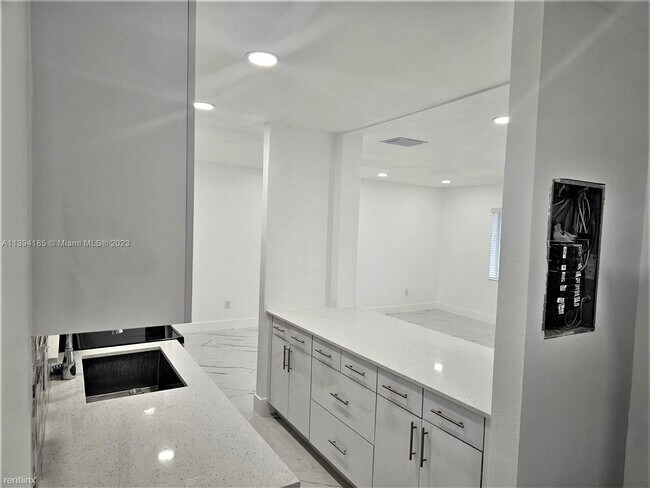 Building Photo - 4 br, 1 bath House - 11510 SW 140th Ter