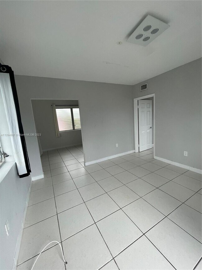 Foto del edificio - 2420 SW 34th Ave