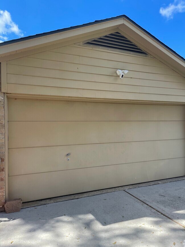 Photo - 2914 Whetrock Ln House