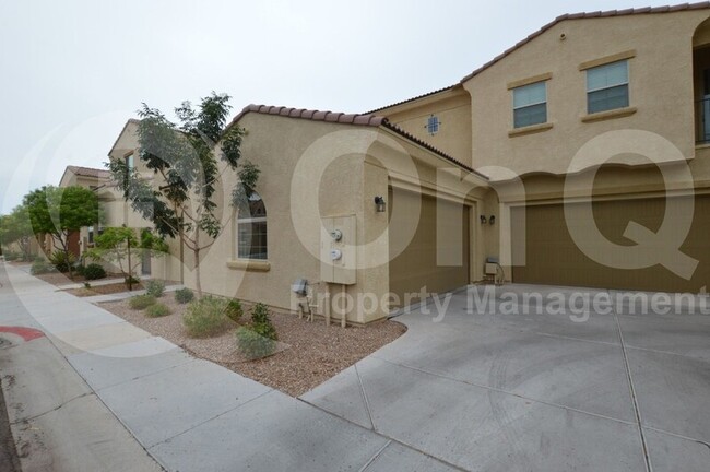 Building Photo - 1367 S Country Club Dr