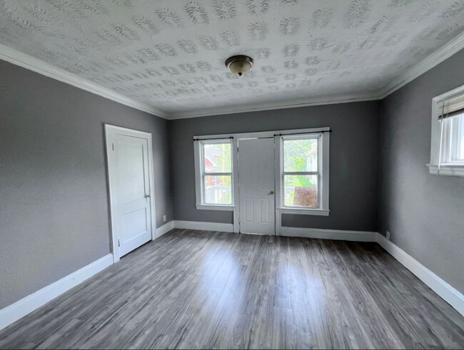 Building Photo - 3362 E 145th St