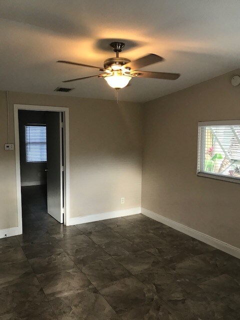 Foto del edificio - 1020 NE 17th Way