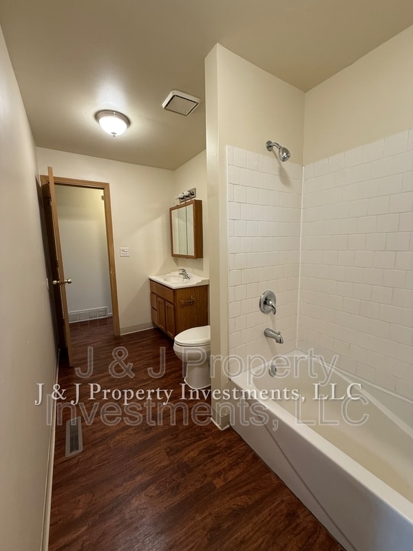 Building Photo - 408 E Clarendon Dr
