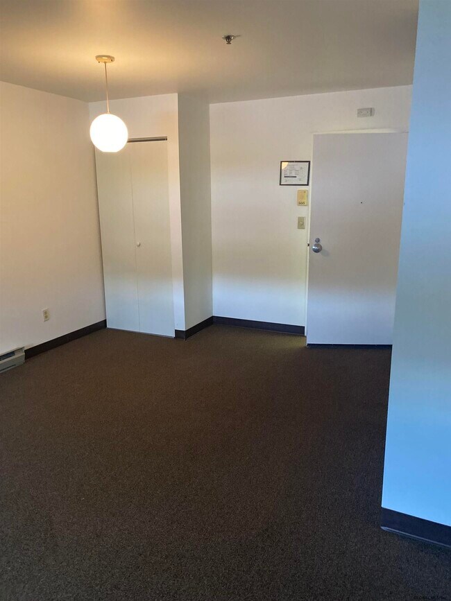 2006 Central Ave, Colonie, NY 12205 Room for Rent in Colonie, NY
