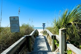 Building Photo - 551 73rd Ave