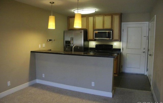 Kitchen and entrance - 10982 Roebling Ave