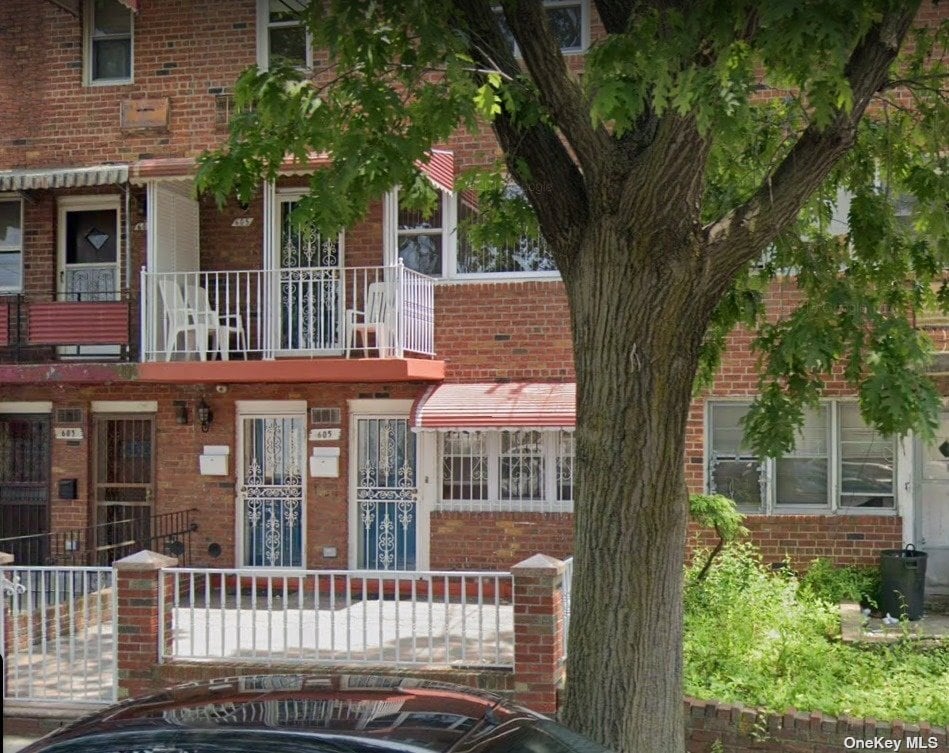 Primary Photo - 605 E 59th St