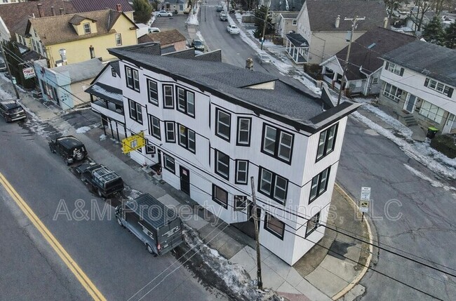 Building Photo - 147 N 9th St