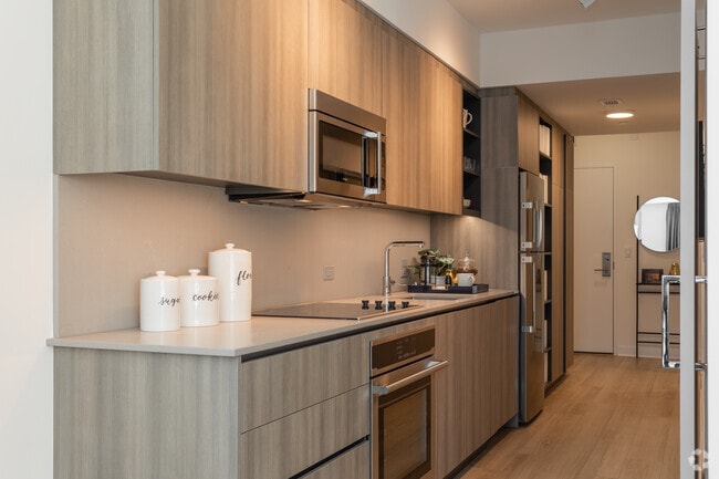 JR 1BR, 1BA - 601SF - West Half Apartments