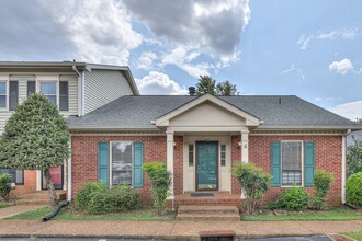 Building Photo - 621 Brentwood Pointe