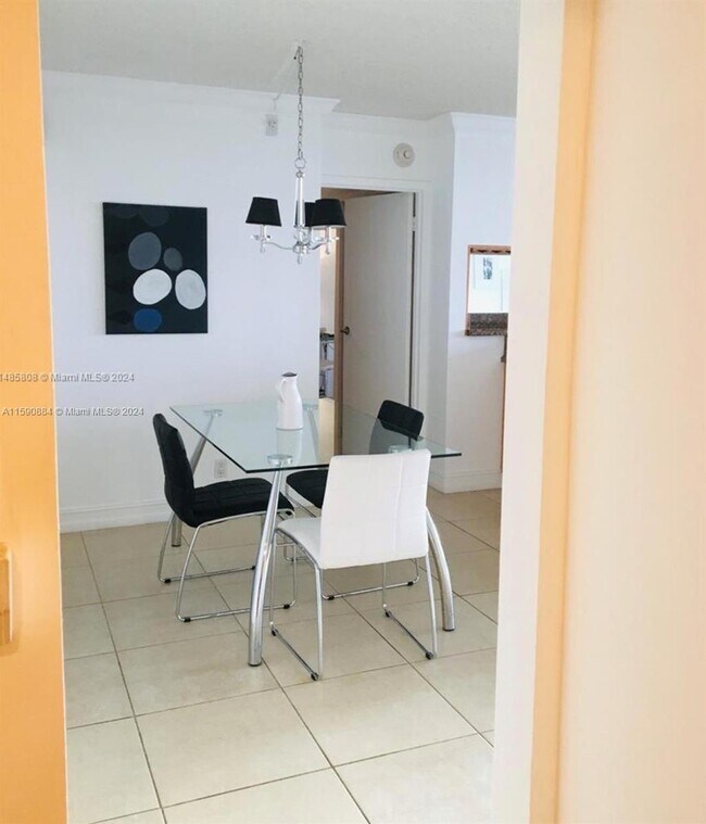 Foto del edificio - 100 Bayview Dr