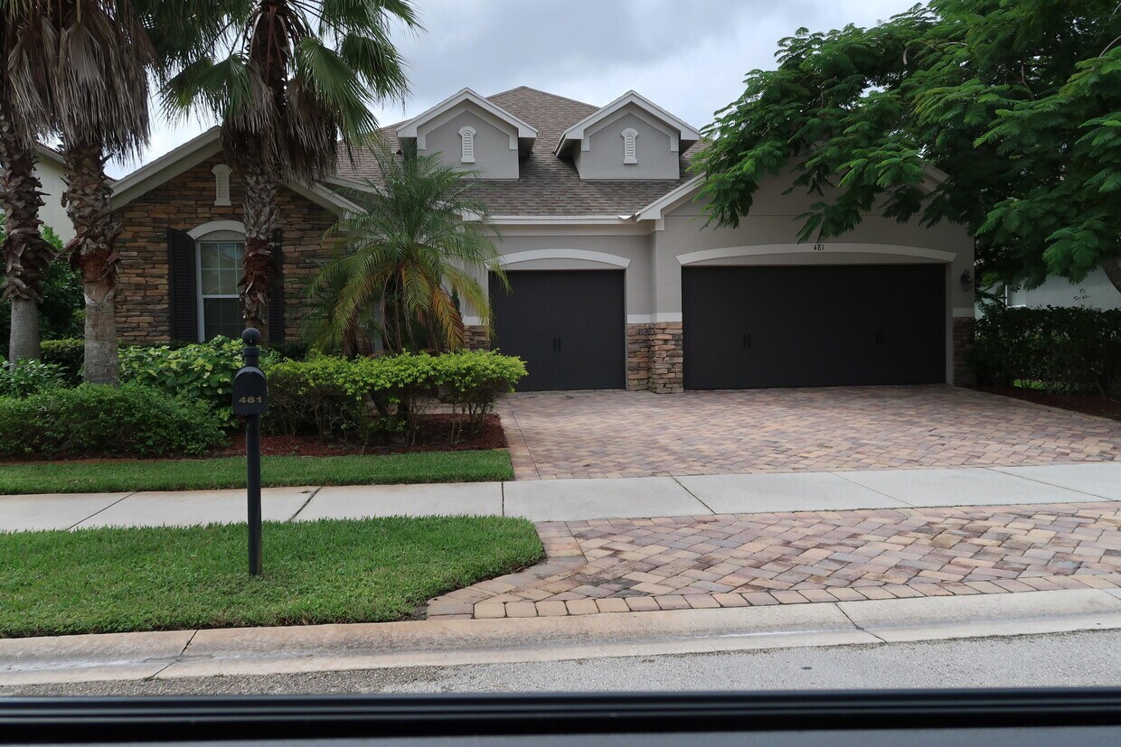 Foto principal - 481 SW Sun Cir