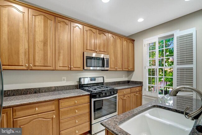 Foto del edificio - 1210 Roundhouse Ln