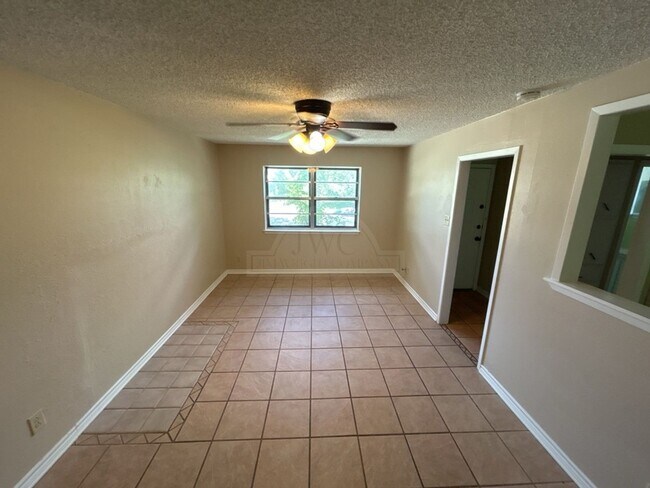 Foto del edificio - 3202 Brookbend Dr