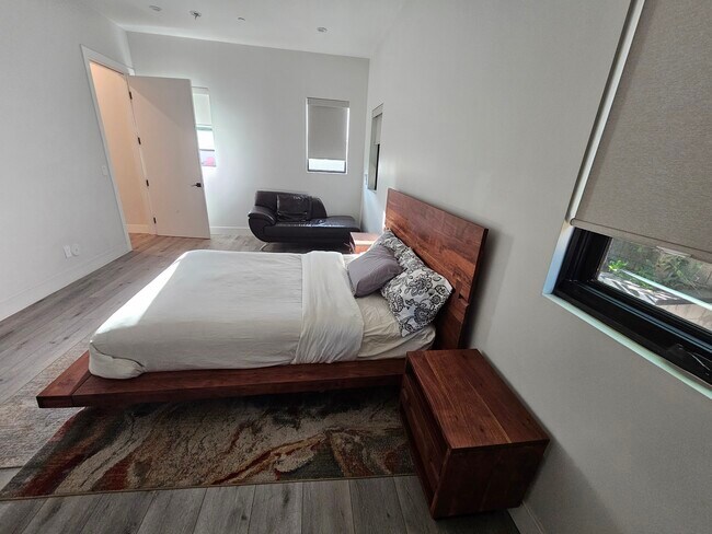 Foto del edificio - 4604 Woodley Ave