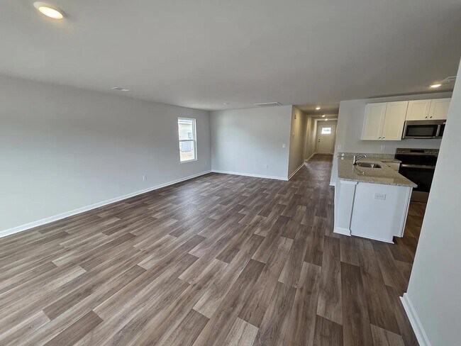 Foto del edificio - 532 Runaway Train Dr