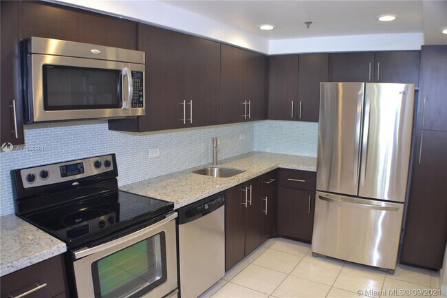Building Photo - 20505 E Country Club Dr