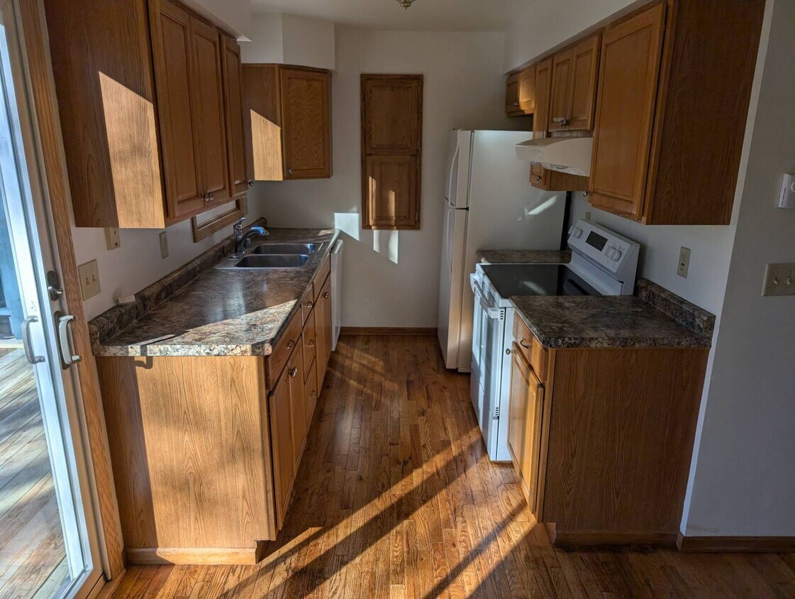 Foto principal - 877 Loon Lake Rd