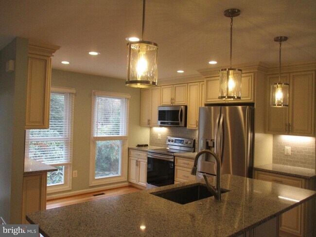 Building Photo - 4844 Cloister Dr