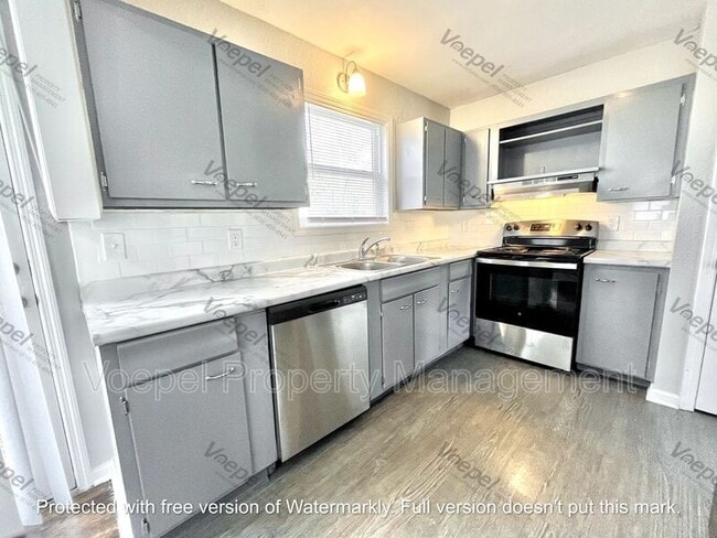 Building Photo - 7932 NE San Rafael Dr