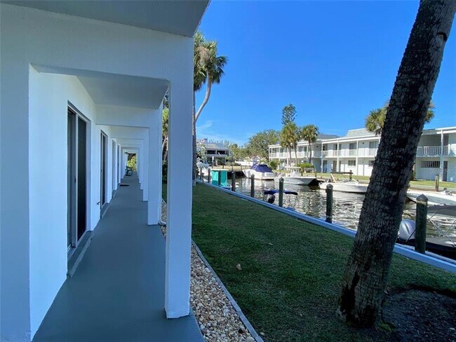 Foto del edificio - 902 Gibbs Rd