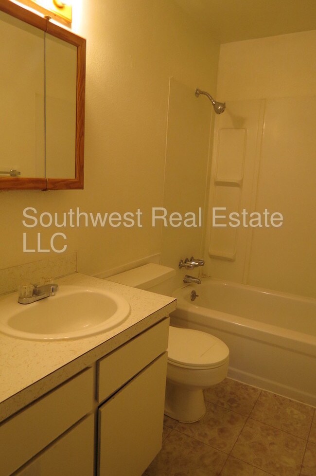 Building Photo - 128 Skyline Dr