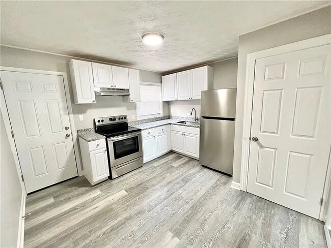 Building Photo - 753 Cosler Dr