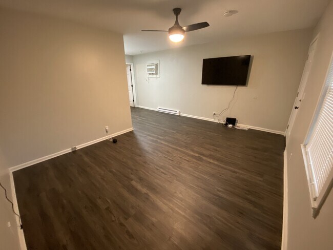 Foto del edificio - 215 Bakertown Rd