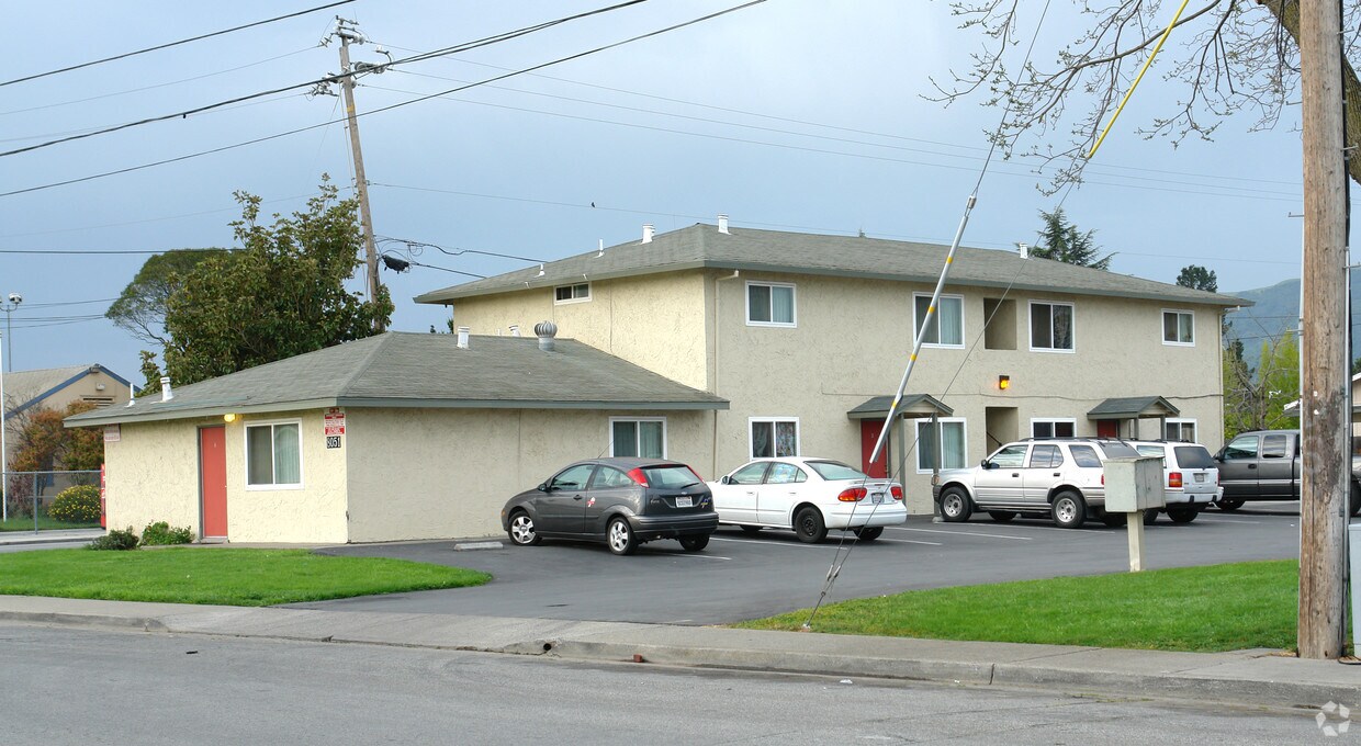 Primary Photo - 8051-8055 Forest St