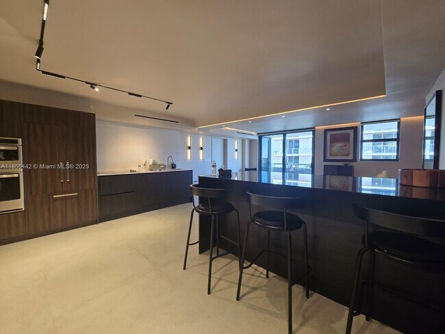 Foto del edificio - 6820 Indian Creek Dr